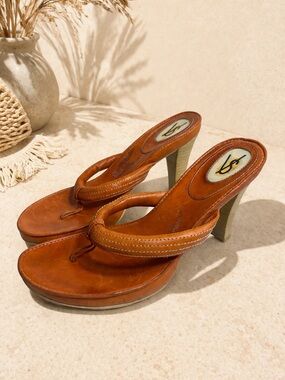 Vintage Victoria’s Secret Heeled Sandals Thong Brown Leather Y2K Kitten Heel